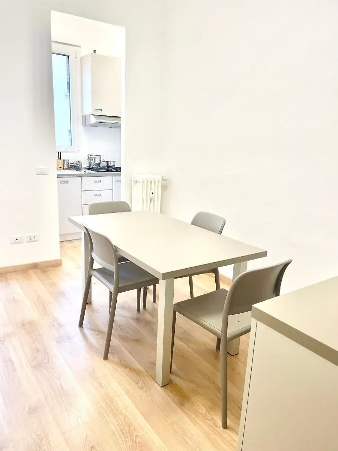 ホテルCamera Con Bagno Privato Interno - Zona Bocconi ミラノ 0*,  イタリア